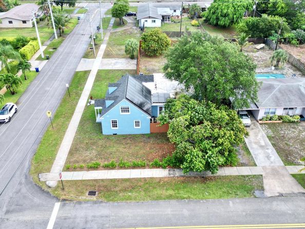 307 4th Street, Lake Park FL 33403