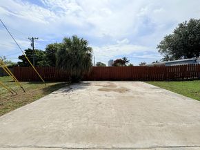 307 4th Street, Lake Park FL 33403