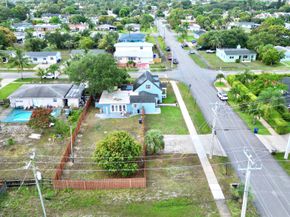 307 4th Street, Lake Park FL 33403