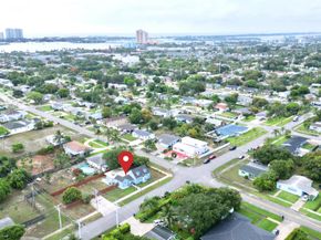 307 4th Street, Lake Park FL 33403