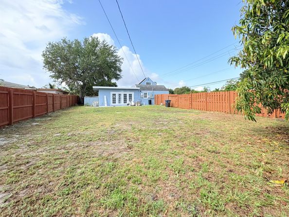 307 4th Street, Lake Park FL 33403