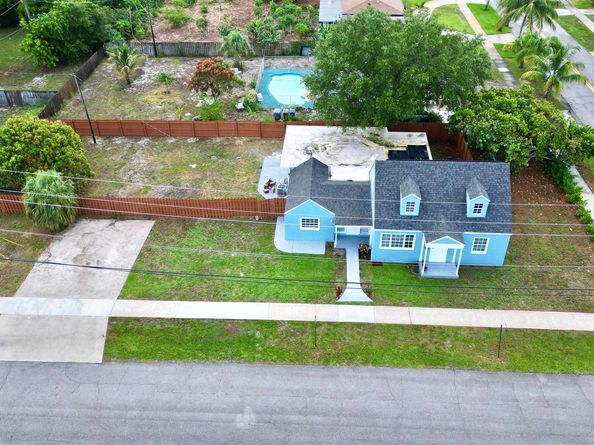 307 4th Street, Lake Park FL 33403