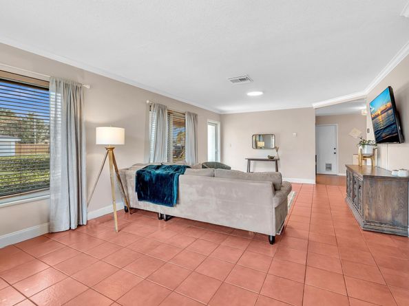 1311 NE 42nd St, Oakland Park FL 33334