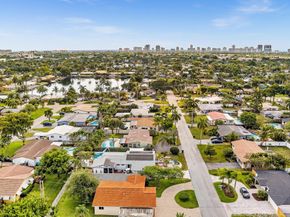 1311 NE 42nd St, Oakland Park FL 33334