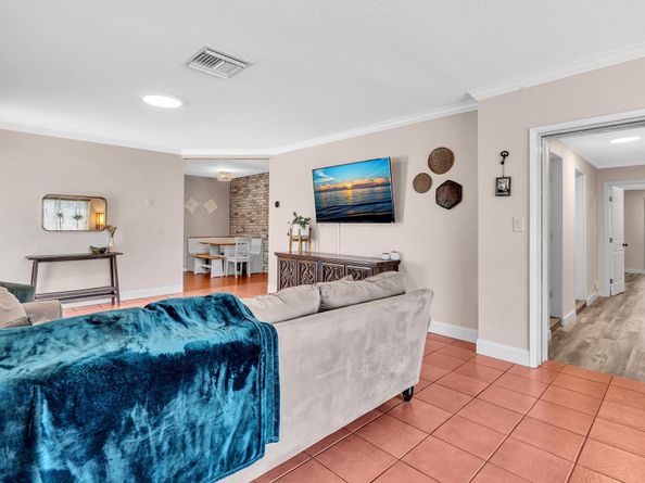 1311 NE 42nd St, Oakland Park FL 33334