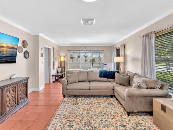 1311 NE 42nd St, Oakland Park FL 33334