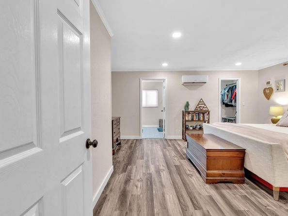 1311 NE 42nd St, Oakland Park FL 33334