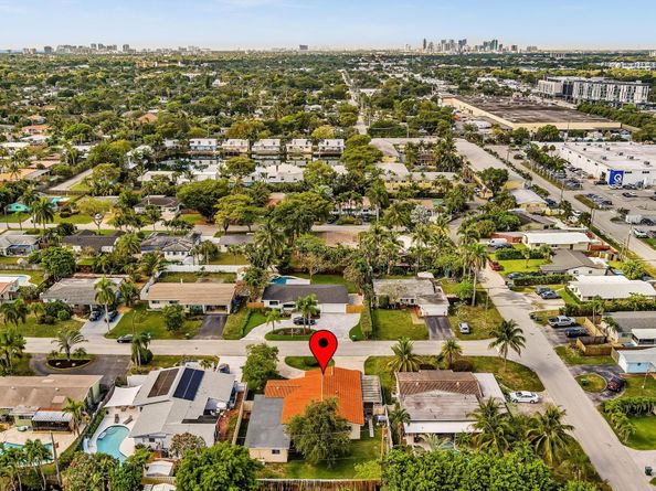 1311 NE 42nd St, Oakland Park FL 33334