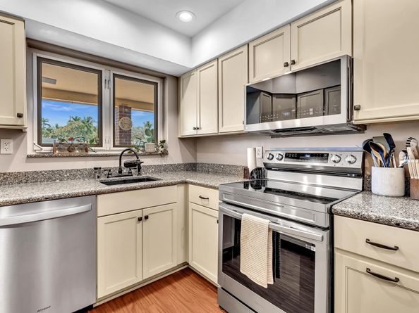 1311 NE 42nd St, Oakland Park FL 33334