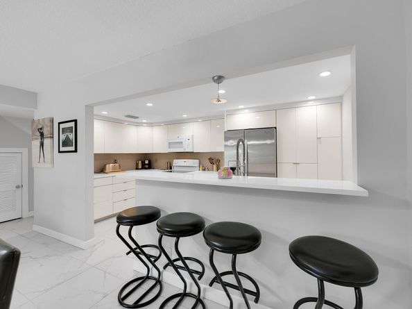 6017 Bayview Dr 6017, Fort Lauderdale FL 33308