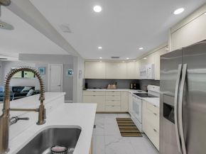 6017 Bayview Dr 6017, Fort Lauderdale FL 33308