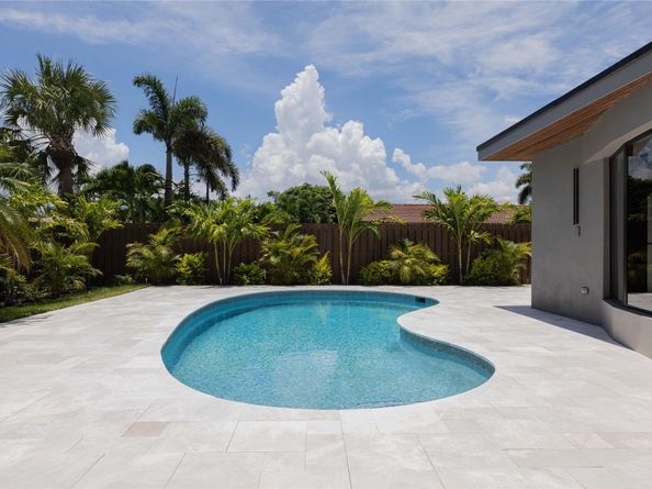 2108 NE 63rd St, Fort Lauderdale FL 33308