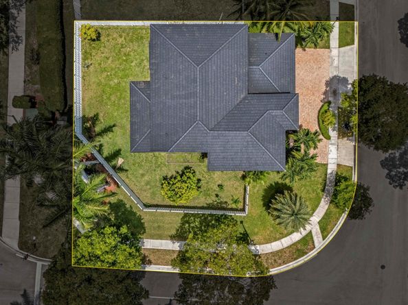 1202 NW 141st Ave, Pembroke Pines FL 33028