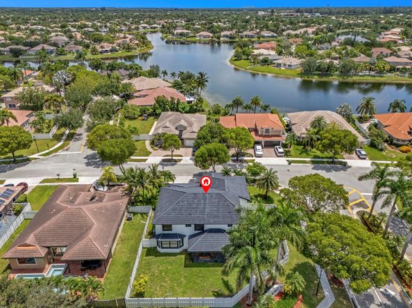 1202 NW 141st Ave, Pembroke Pines FL 33028