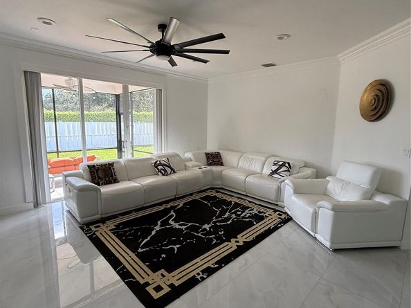 1202 NW 141st Ave, Pembroke Pines FL 33028