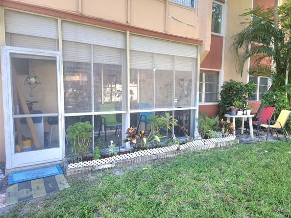 8120 SW 24th St 103, North Lauderdale FL 33068