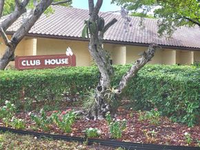 8120 SW 24th St 103, North Lauderdale FL 33068