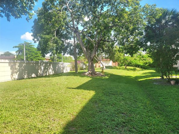 8120 SW 24th St 103, North Lauderdale FL 33068