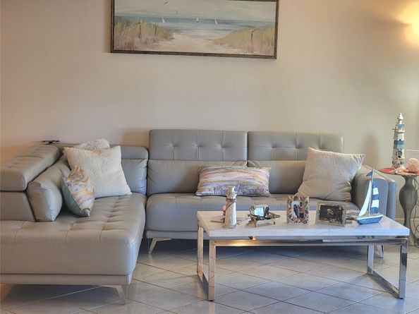 8120 SW 24th St 103, North Lauderdale FL 33068