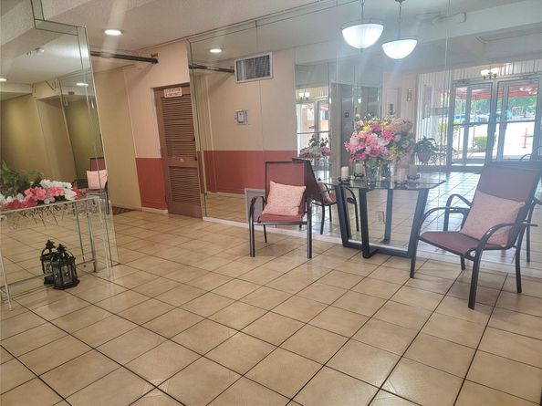 8120 SW 24th St 103, North Lauderdale FL 33068