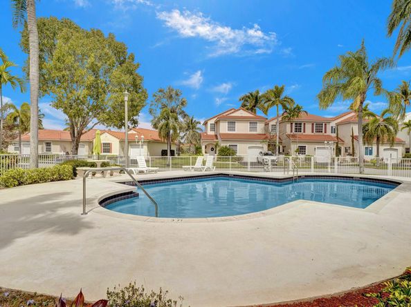 895 SW 180th Ter, Pembroke Pines FL 33029