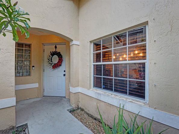 895 SW 180th Ter, Pembroke Pines FL 33029