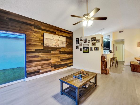 895 SW 180th Ter, Pembroke Pines FL 33029