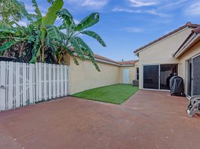 895 SW 180th Ter, Pembroke Pines FL 33029