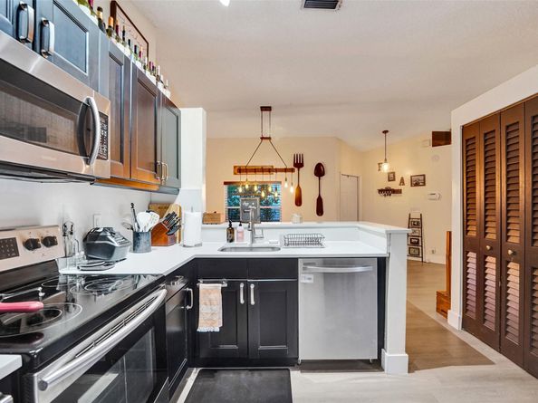 895 SW 180th Ter, Pembroke Pines FL 33029