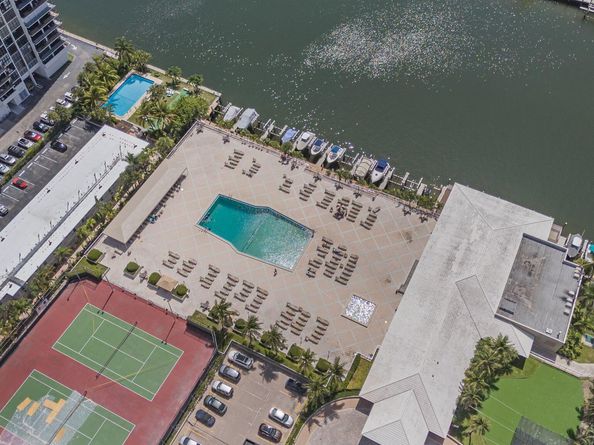 1950 S Ocean Drive 17e, Hallandale Beach FL 33009