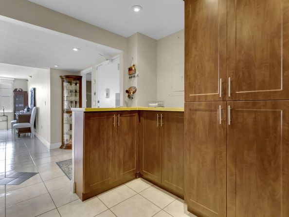 1950 S Ocean Drive 17e, Hallandale Beach FL 33009