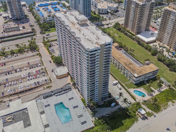 1950 S Ocean Drive 17e, Hallandale Beach FL 33009