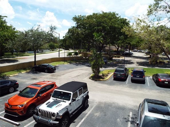 3001 N Oakland Forest Dr 202, Oakland Park FL 33309