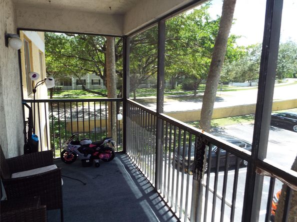 3001 N Oakland Forest Dr 202, Oakland Park FL 33309
