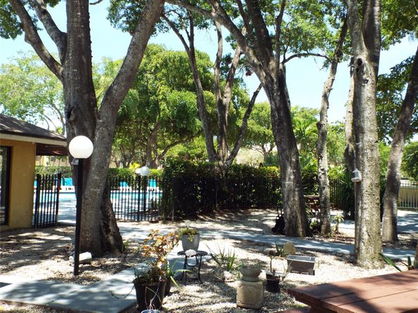 3001 N Oakland Forest Dr 202, Oakland Park FL 33309