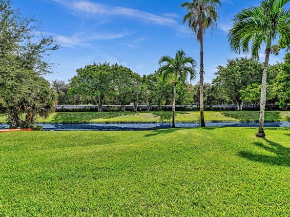 611 NW 99th Ter, Coral Springs FL 33071