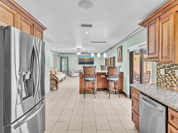 611 NW 99th Ter, Coral Springs FL 33071