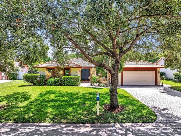 611 NW 99th Ter, Coral Springs FL 33071