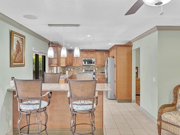 611 NW 99th Ter, Coral Springs FL 33071