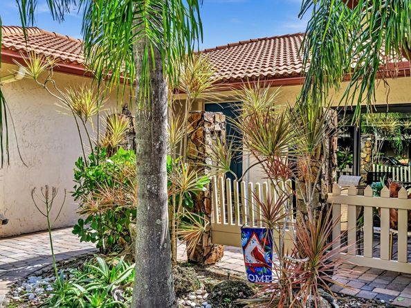 611 NW 99th Ter, Coral Springs FL 33071