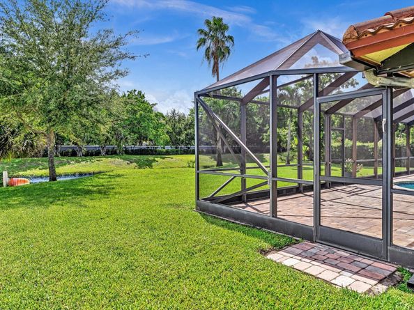 611 NW 99th Ter, Coral Springs FL 33071