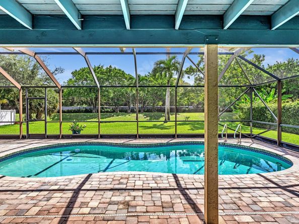611 NW 99th Ter, Coral Springs FL 33071