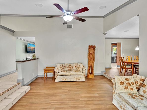 611 NW 99th Ter, Coral Springs FL 33071