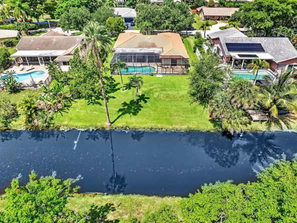 611 NW 99th Ter, Coral Springs FL 33071