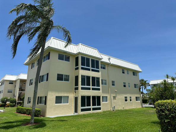 17 Colonial Club Drive 305, Boynton Beach FL 33435