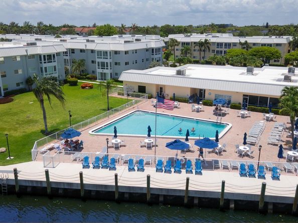 17 Colonial Club Drive 305, Boynton Beach FL 33435