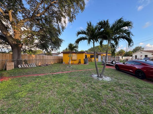 3913 SW 28th St, West Park FL 33023