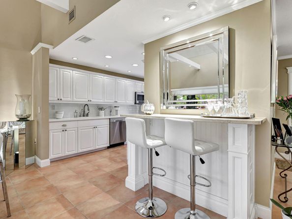 6890 Willow Wood Drive 206, Boca Raton FL 33434