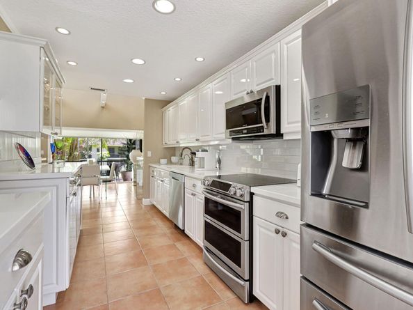 6890 Willow Wood Drive 206, Boca Raton FL 33434