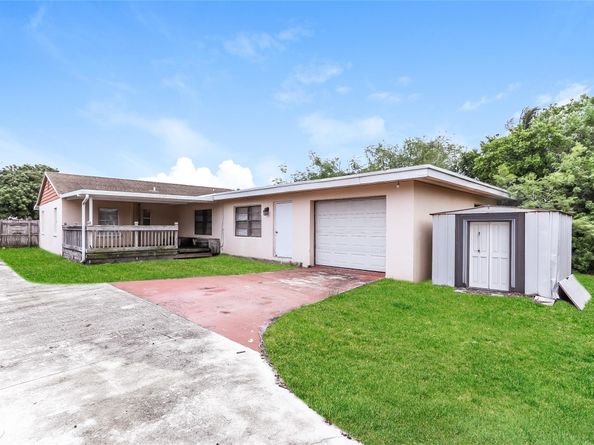 2903 Apalachee Rd, West Palm Beach FL 33406